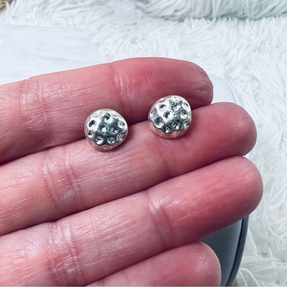 Simple minimalist brushed silvertone, costume stud pierced earrings - Picture 8 of 8